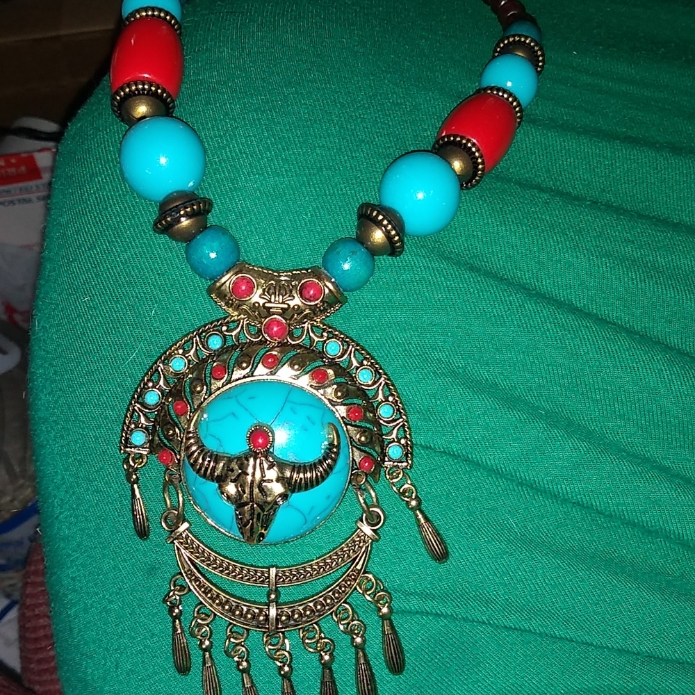 Faux Turquoise Beaded Necklace - Picture 2 of 4